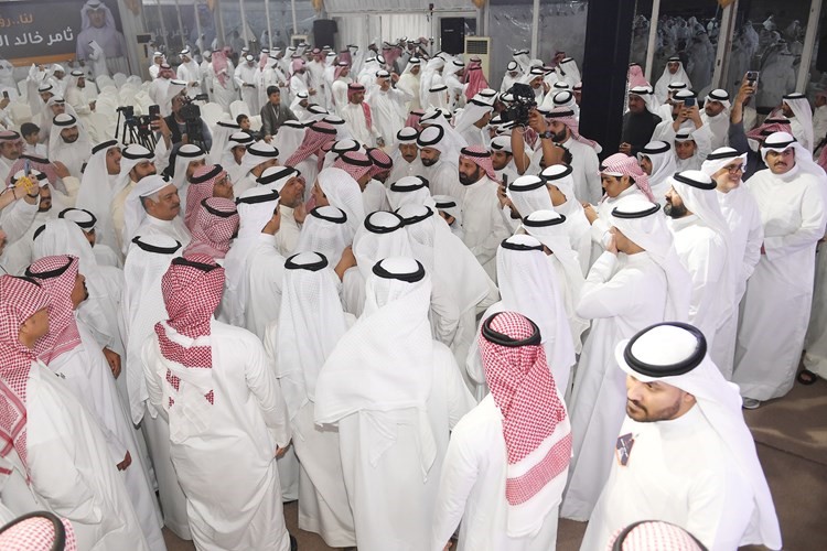 حشد من أبناء الدائرة خلال ندوة المرشح ثامر العنزي