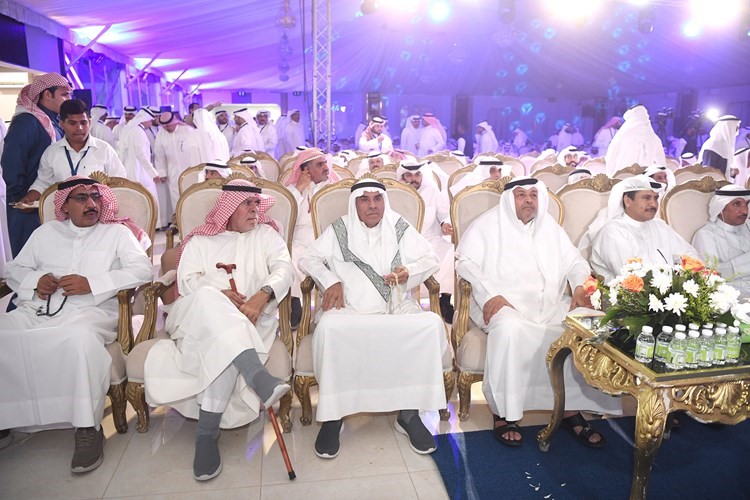 جمع من الحضور في مقر فهاد