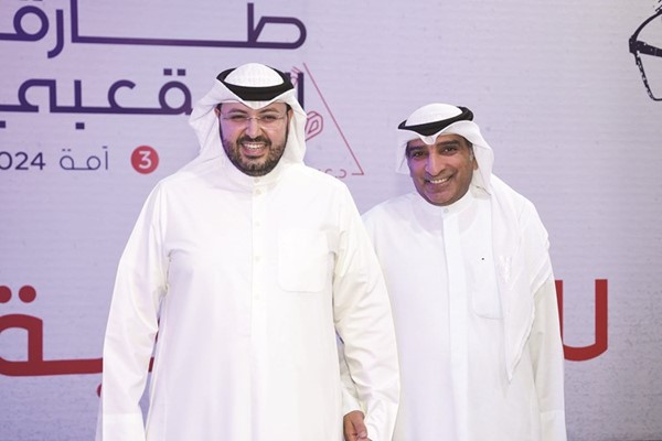 د.عبدالعزيز الصقعبي وأحد أبناء الدائرة