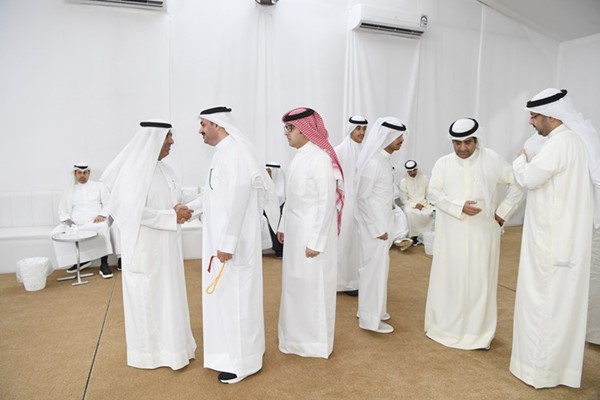 د.بدر الملا مستقبلا أبناء الدائرة 	(قاسم باشا)