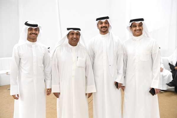 د.بدر الملا ومجموعة من الناخبين