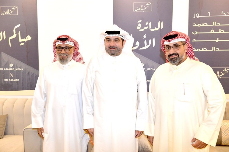 د.عبدالصمد مصطفى مرحبا ببعض أبناء الدائرة