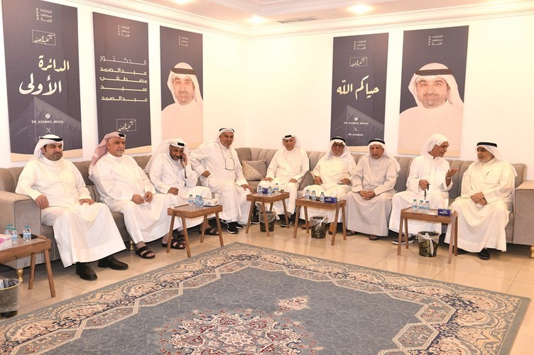 الحضور خلال حفل الاستقبال
