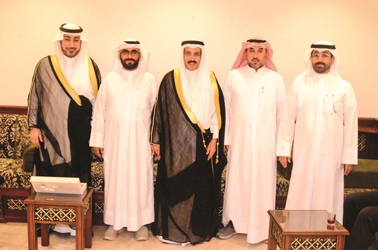 بدر المسيلم يقدم التهاني إلى م.فواز العنزي وم.فايز العنزي