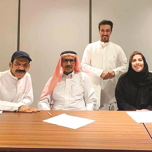 حسن العبدي وهناء العمير أثناء مراجعة النص مع النمر والحساوي