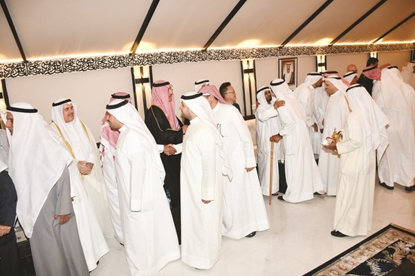 جمع من الحضور في غبقة المسيلم