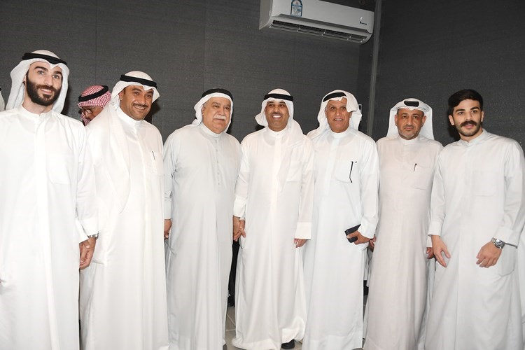 عدد من أبناء الدائرة الأولى يهنئون باسل البحراني