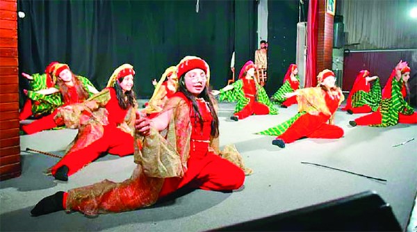 «سهرة مع أبي خليل القباني».. عرض مسرحي مميز إخراجاً وتمثيلاً