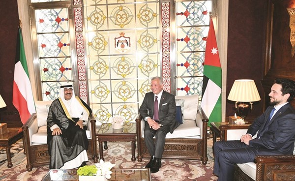 صاحب السمو الأمير الشيخ مشعل الأحمد خلال المباحثات مع العاهل الأردني بحضور صاحب السمو الملكي الأمير الحسين بن عبدالله الثاني