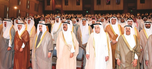 صاحب السمو الأمير الشيخ مشعل الأحمد وسمو الشيخ ناصر المحمد والشيخ د.سالم الجابر والشيخ أحمد العبدالله والشيخ علي الخليفة والشيخ دعيج الخليفة