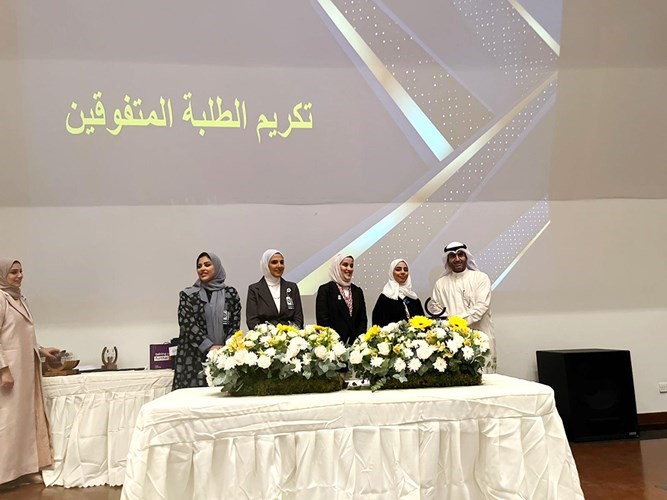 كلية الآداب أقامت حفل تكريم طلبتها الفائقين للعام الدراسي 2024/2023