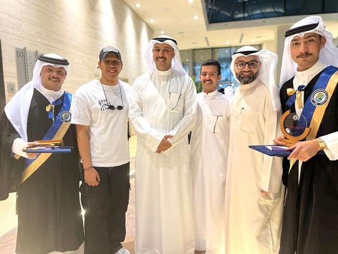 كلية الآداب أقامت حفل تكريم طلبتها الفائقين للعام الدراسي 2024/2023