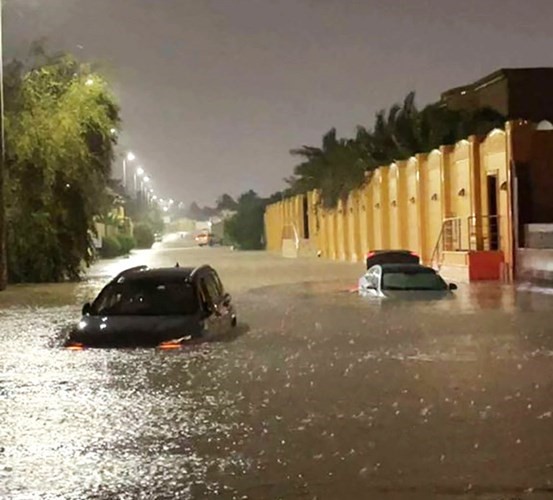 صورة تداولتها مواقع تواصل لشارع أغرقته الأمطار في العنيزة