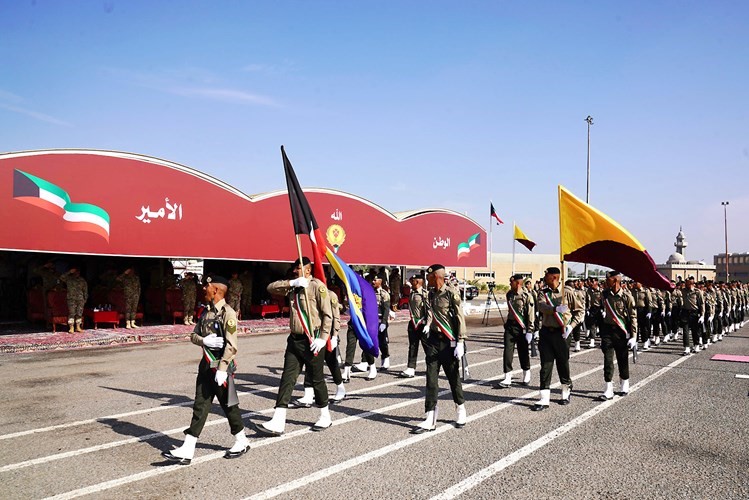 جانب من طابور العرض أمام المنصة الرئيسية
