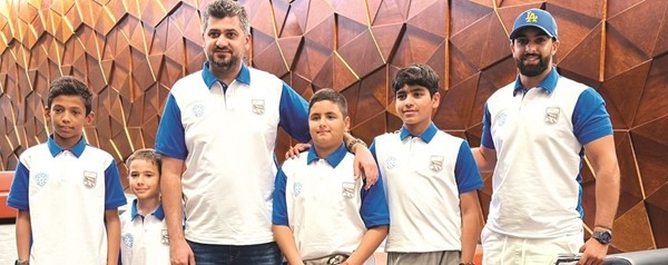 خالد الشراح يتوسط وفد منتخب الشراع