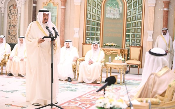 سمو الشيخ أحمد العبدالله رئيس مجلس الوزراء يلقي كلمة أمام سمو الأمير