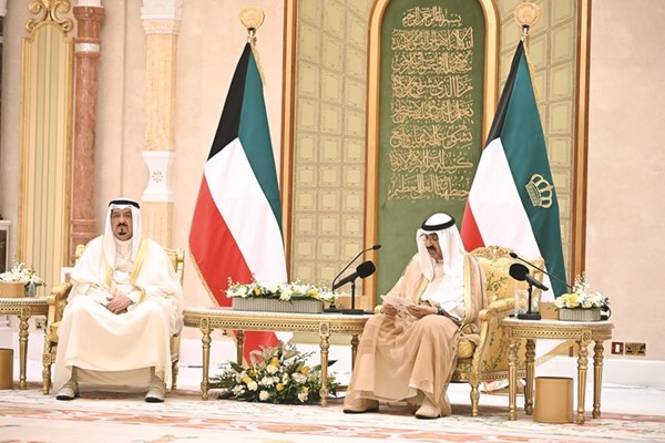 صاحب السمو الأمير الشيخ مشعل الأحمد وسمو الشيخ أحمد العبدالله رئيس مجلس الوزراء
