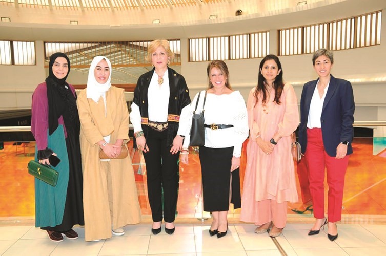 تلار(ارمينيا) اندانا (الهند) وغادة شوقي وريما الخالدي ولنا العيار وسحر الرفاعي