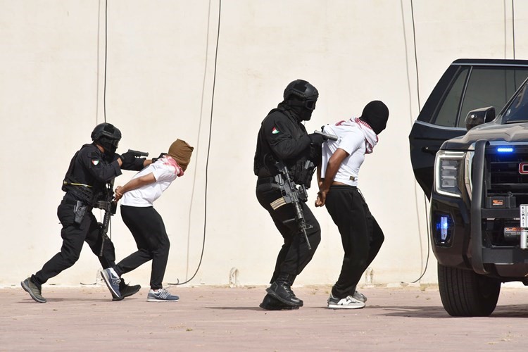 جانب من تدريبات الفنون القتالية