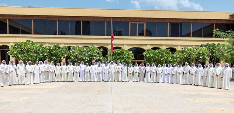 وزير الخارجية عبدالله اليحيا خلال زيارته إلى معهد سعود الناصر الصباح الديبلوماسي