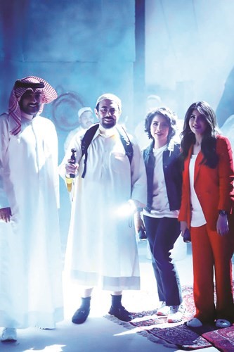 لقطة تجمع إلهام الفضالة ومي البلوشي وشهاب جوهر مع د.عبدالعزيز المسلم