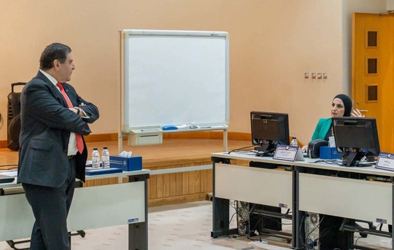 الخبير الأميركي أكرم الياس خلال البرنامج التدريبي