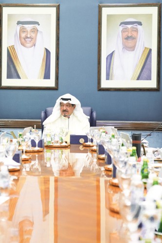 سمو الشيخ أحمد العبدالله مترئسا اجتماع مجلس الوزراء