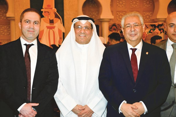 رئيس مجلس القضاء الأعلى المستشار د.عادل بورسلي والسفير المصري والمستشار بالسفارة محمد جعفر