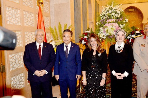 السفير الصيني تشانغ جيانوي مهنئا