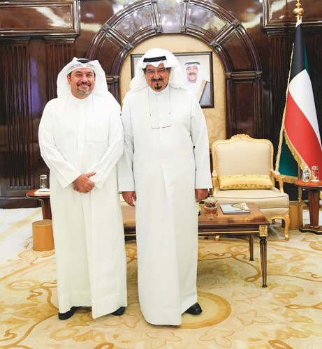 سمو رئيس الوزراء مع فيصل منصور صرخوه نائب رئيس مجلس إدارة بنك برقان