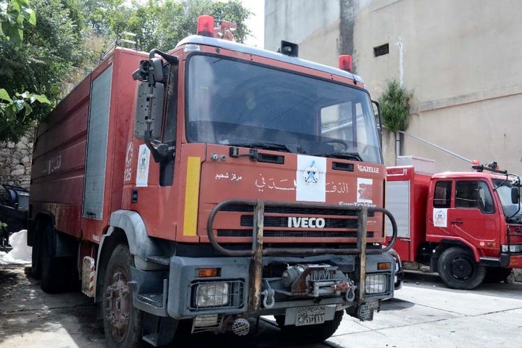 آليات المركز الإقليمي للدفاع المدني في جبل لبنان الجنوبي ومركزه في بلدة شحيم