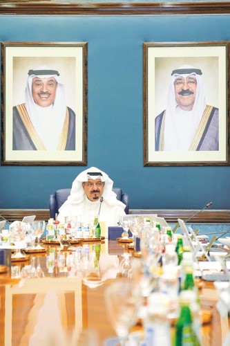 سمو الشيخ أحمد العبدالله مترئسا اجتماع مجلس الوزراء