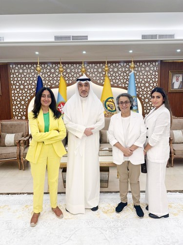 الشيخ فهد اليوسف متوسطا سناء الغملاس وفرح شعبان وآية بدر