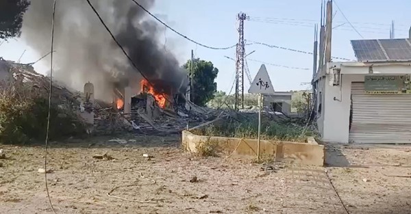 الدخان يتصاعد من أبنية بلدات جنوبية جراء استهدافها بغارات إسرائيلية