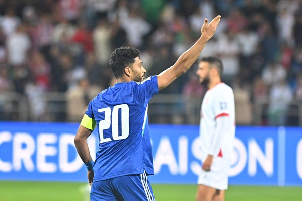 "الأزرق" .. بداية موفقة أمام وصيف بطل آسيا