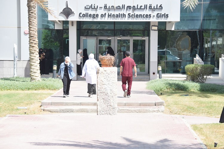 حضور خفيف في الهيئة العامة للتعليم التطبيقي	(أحمد علي)