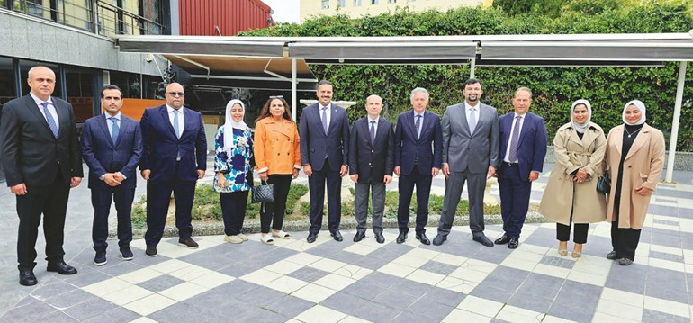 منتسبو وزارة الخارجية المشاركون في الدورة التدريبية