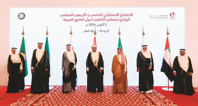 لقطة تذكارية للوزراء المشاركين بالاجتماع الوزاري الاستثنائي الخامس والأربعين لمجلس التعاون لدول الخليج العربية