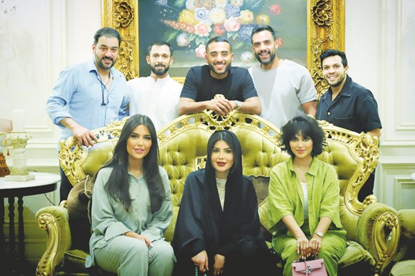 إلهام الفضالة وشهاب جوهر مع شيلاء سبت وزينب يوسف وعلي بن حسين وحسين الحداد ومنصور وعبدالله البلوشي