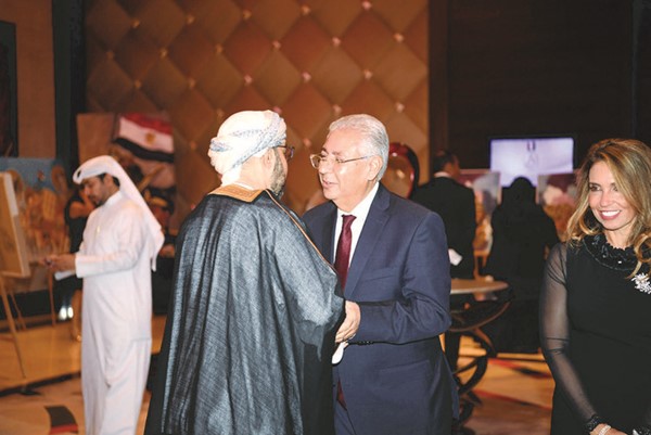 سفير عمان لدى الكويت صالح الخروصي مهنئا السفير المصري أسامة شلتوت بنصر أكتوبر