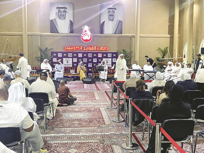 جانب من حضور حلقة طاب السمر في جمعية الفنانين