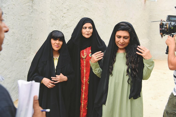 غدير السبتي في مشهد من مسلسل الديرفة مع هيفاء عادل وعبير الجندي