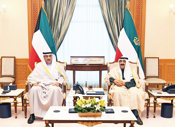 صاحب السمو الأمير الشيخ مشعل الأحمد مستقبلا سمو ولي العهد الشيخ صباح الخالد