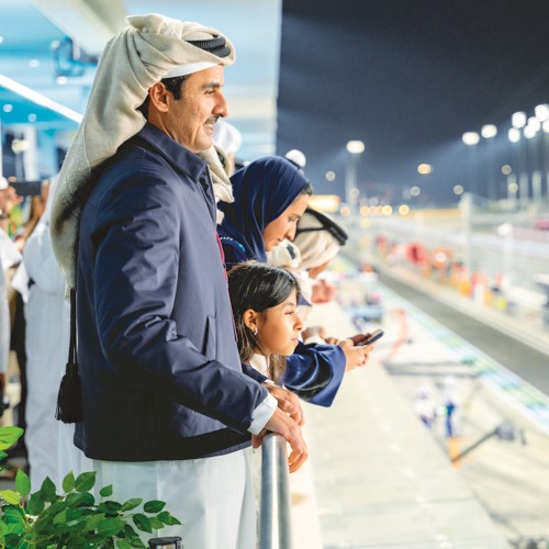 صاحب السمو الشيخ تميم بن حمد آل ثاني أمير قطر يتابع في حلبة لوسيل سباق جائزة قطر الكبرى للفورمولا1