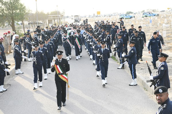 جانب من الجنازة العسكرية لشهيدي الواجب وكيل عريف بدر فالح العازمي ووكيل عريف طلال حسين الدوسري