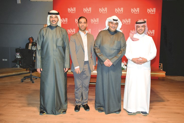 العلياني والرئيس التنفيذي لمجموعة الراي الإعلامية راشد العميري ومدير عام تلفزيون الراي عبدالله القلاف والرئيس التنفيذي لشركة الراي العالمية للدعاية والإعلان خالد الساير