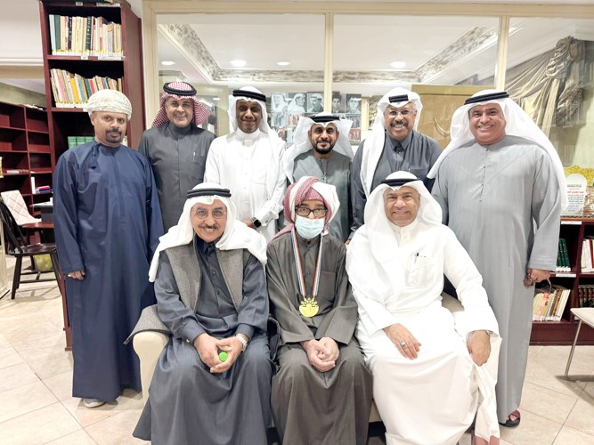 وفد من «اللجنة الدائمة» يزور عبدالله بشارة وعبدالعزيز السريع