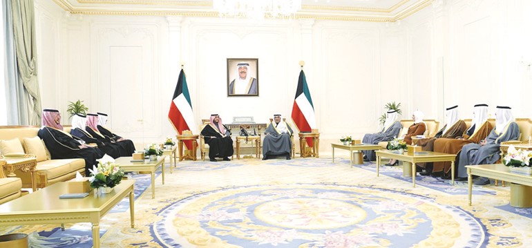 سمو ولي العهد الشيخ صباح الخالد مستقبلا صاحب السمو الملكي الأمير تركي بن محمد بن فهد بن عبدالعزيز آل سعود وزير الدولة عضو مجلس الوزراء بالمملكة العربية السعودية بحضور السفير السعودي سمو الأمير سلطان بن سعد ووزير المالية بالمملكة العربية السعودية محمد بن عبدالله الجدعان ووزير الخارجية عبدالله اليحيا ووزيرة المالية ووزيرة الدولة للشؤون الاقتصادية والاستثمار نورة الفصام ومدير عام هيئة تشجيع الاستثمار المباشر الشيخ د.مشعل الجابر وعضو مجلس إدارة الهيئة العامة للاستثمار الشيخ سعود سالم عبدالعزيز