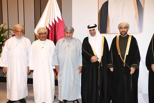 سفير عمان د.صالح الخروصي مهنئا السفير القطري