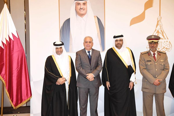 السفير المغربي علي ابن عيسى يقدم التهاني بالعيد الوطني القطري